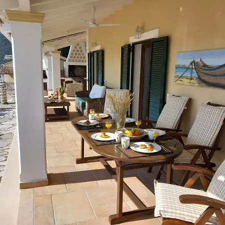 Villa Solaris Methea- Luxury By The Castle